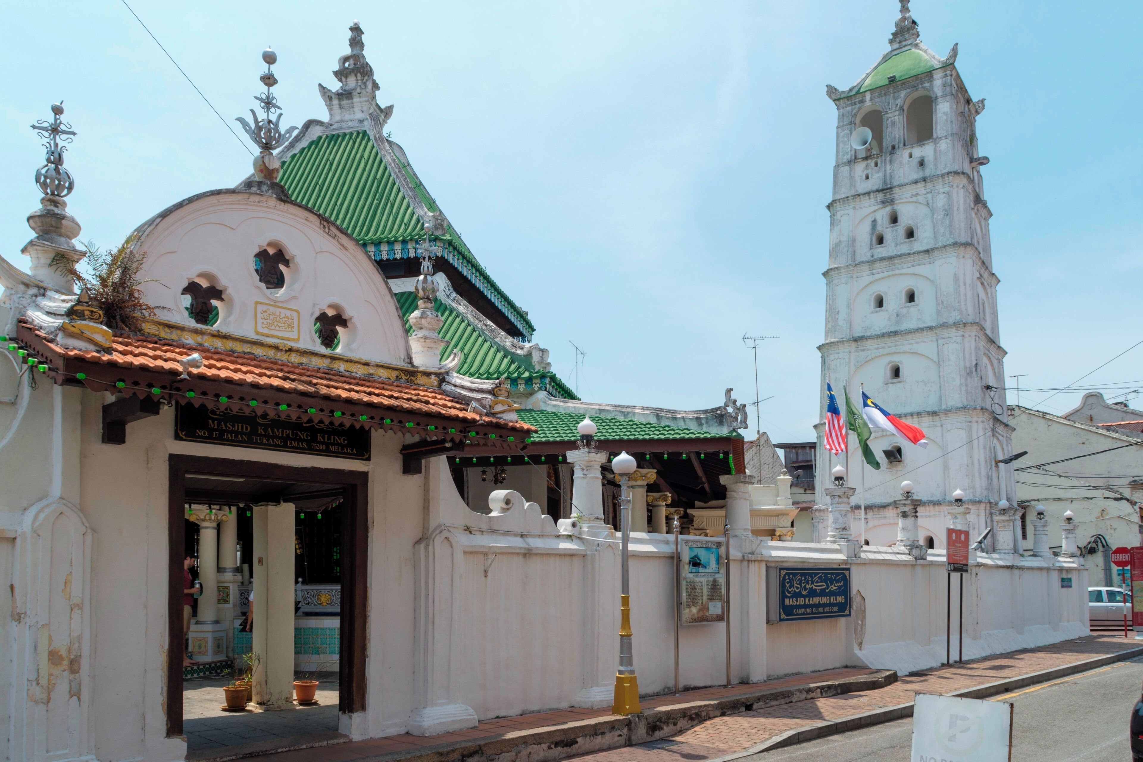Another beautiful mosque in Malaysia. Malacca City is a small place but seems to have a high number of temples.
Wikipedia - 'The original structure built by Indian Muslim traders in 1748 was a wooden building and in 1872, it was rebuilt in brick. The mosque is one of the traditional mosques in Malacca, which still retains its original design.'