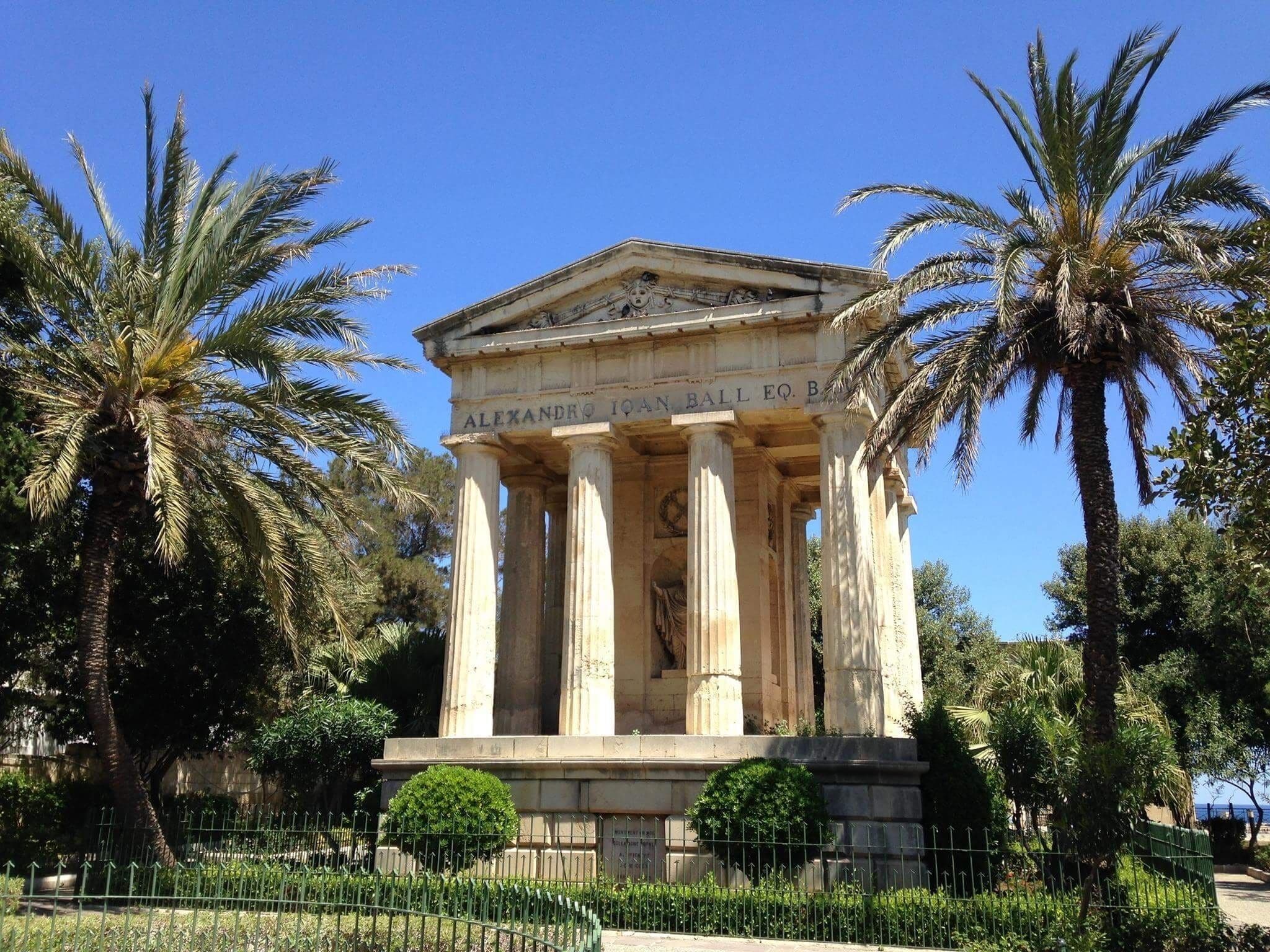 The beautiful Lower Barracca Gardens in the lovely Valletta, Malta, from a girly weekend in late April. I went from Europe's northernmost capital in March (Reykjavik) to the southernmost capital (Valletta) in April! #springfun #valletta #malta #southeurope #unescoworldheritage #unescoheritagesite #palmtrees #blueskies #columns 