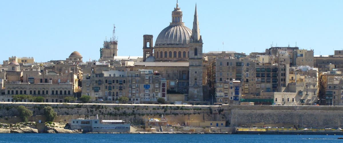 Beautiful view from Sliema Ferry station to Valletta.
If you stay in a hotel in Sliema it only needs 5 minutes with the Sliema Ferry to Valletta. Very fast and easy. A return ticket costs 2.80 Euro.