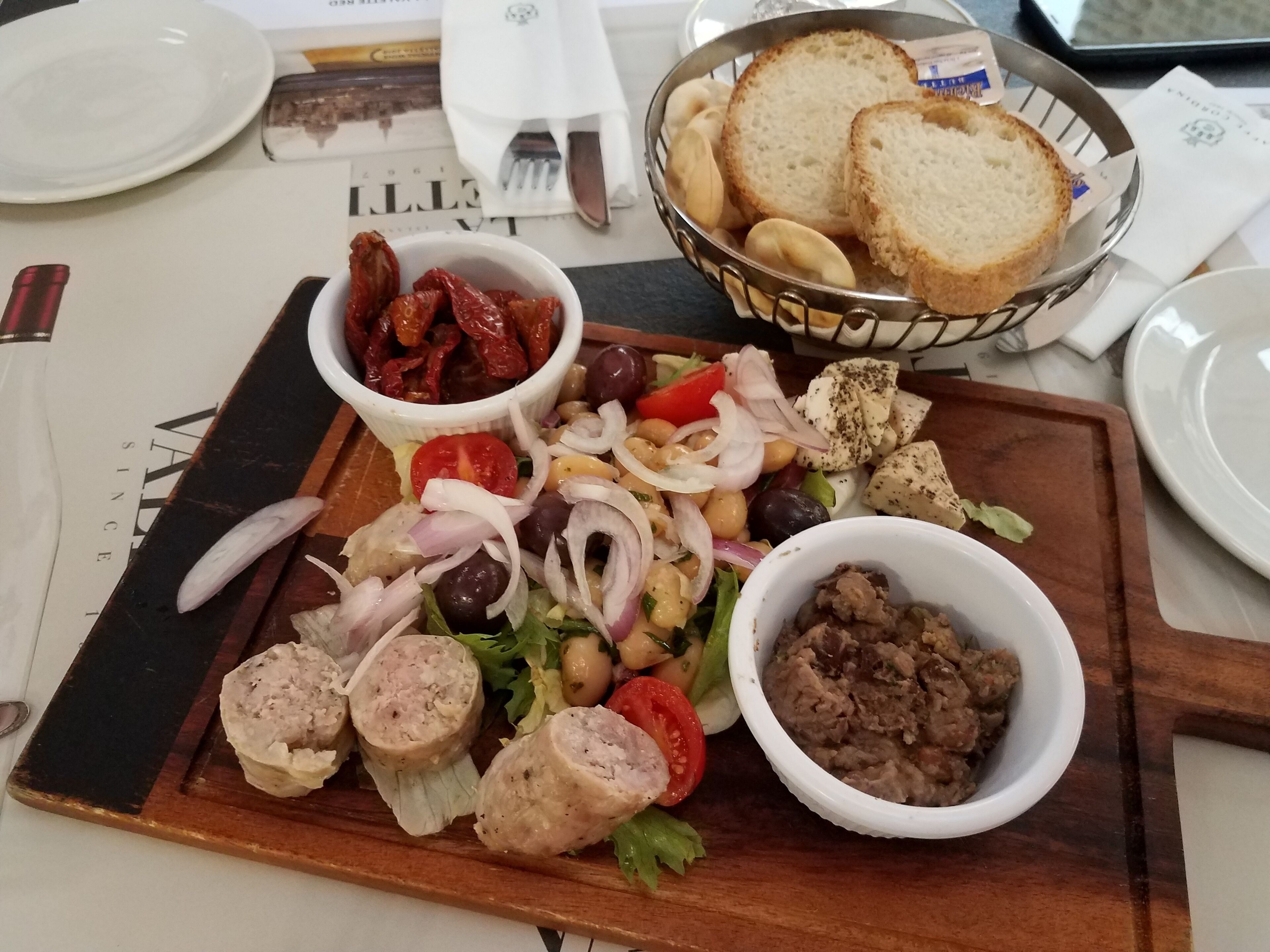Marché en plein air de la rue des Marchands