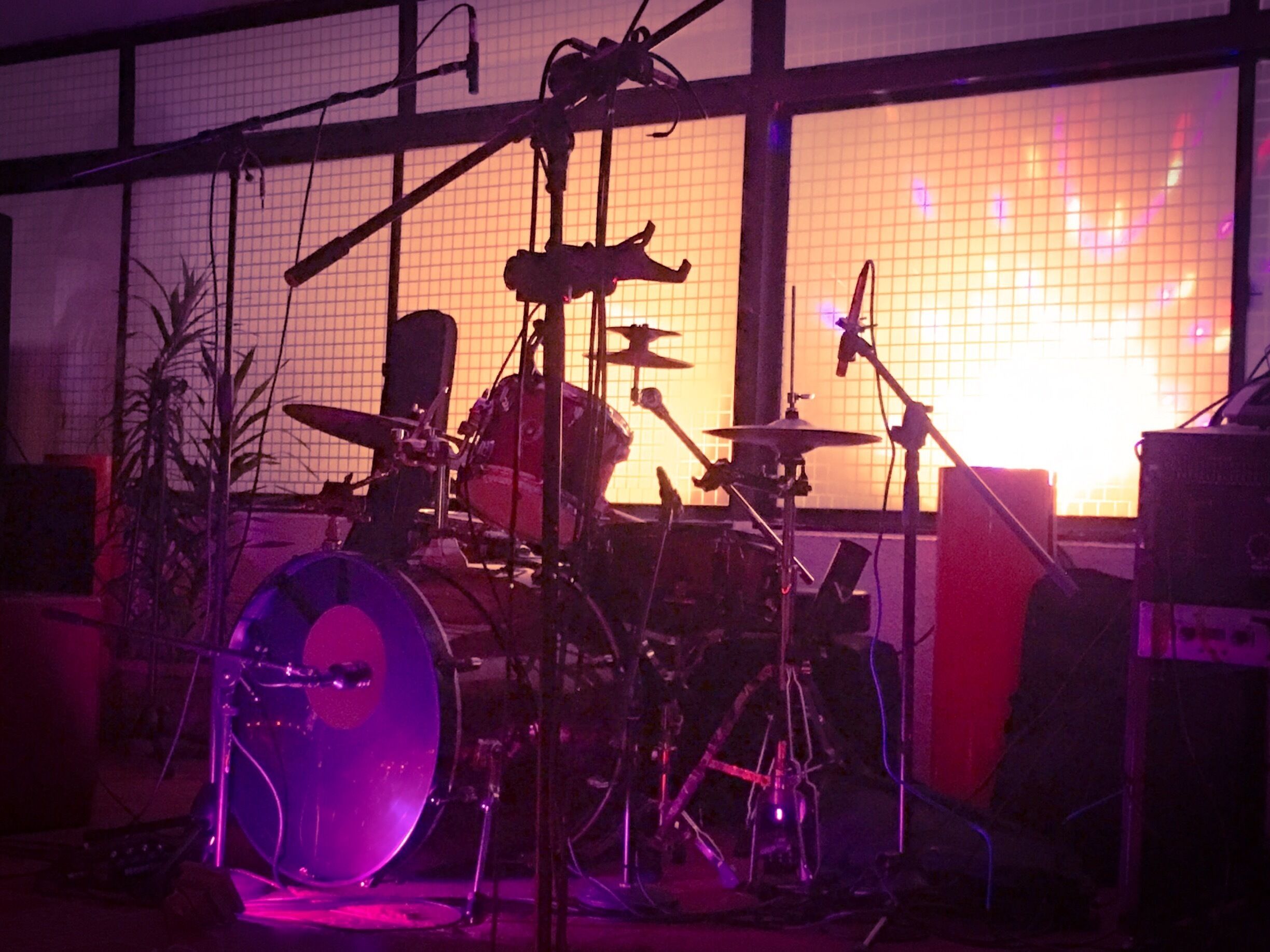 Live music venue.... 
#mcrooster #silent5th #livemusic #vilimale'