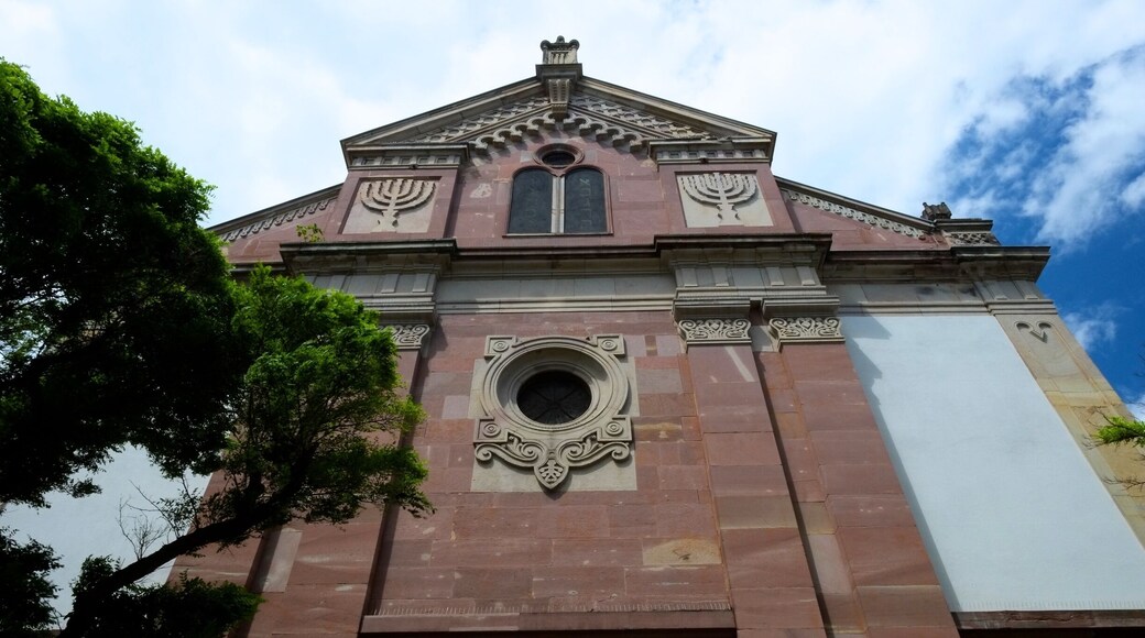 This synagogue is the main Jewish place of worship in Mulhouse. Built according to the plans of the architect Jean-Baptiste Schacre, it was inaugurated in 1849.
The building has been classified as a historic monument since 1984.