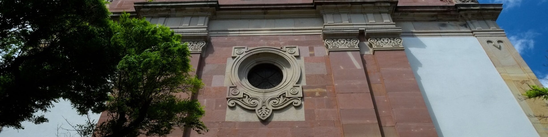 This synagogue is the main Jewish place of worship in Mulhouse. Built according to the plans of the architect Jean-Baptiste Schacre, it was inaugurated in 1849.
The building has been classified as a historic monument since 1984.