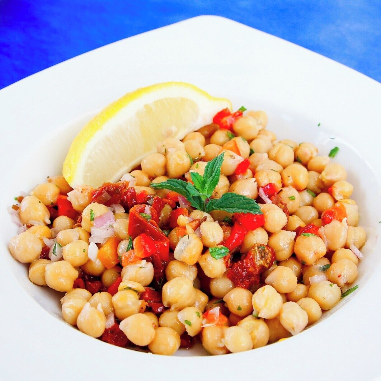 Perfection in a bowl: warm chickpeas, fresh mint, sun-dried tomatoes, and red onion tossed in a lemon-olive oil dressing. I can't wait to recreate this one once I'm back home! 