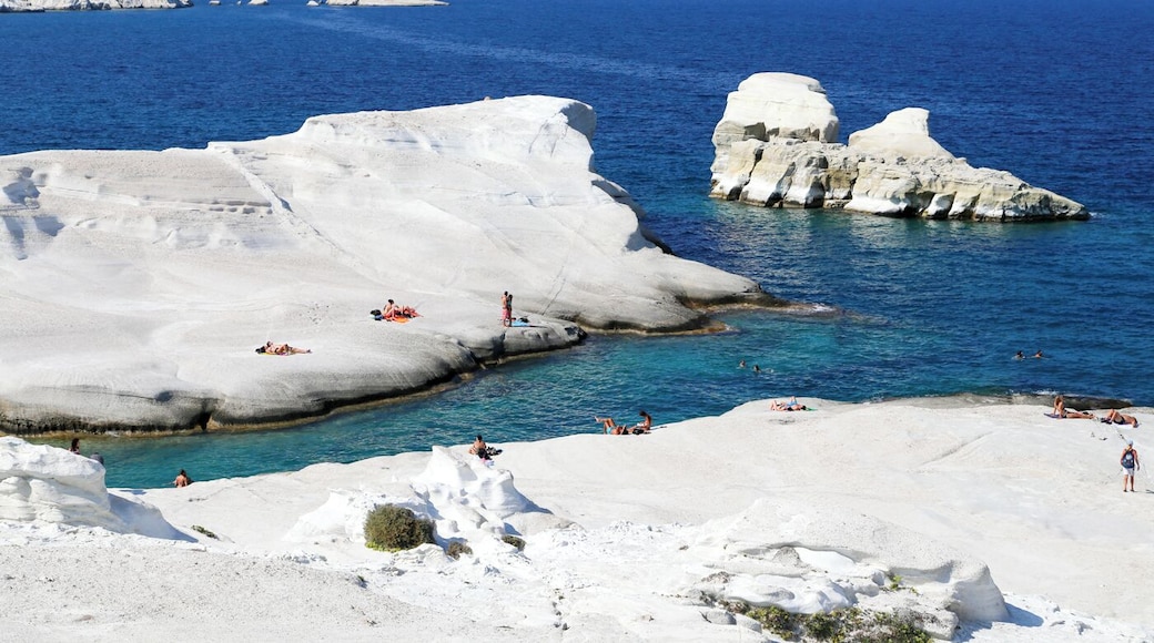 The unique white rock formations on Milos' Sarakiniko Beach are often compared to those of a moonscape. While it may not be the most comfortable surface for sunbathing, it's certainly a unique gem of a beach that is definitely worth checking out. Hop in the water and do a quick 360... you'll be surrounded by the most incredible volcanic rock formations. #beach