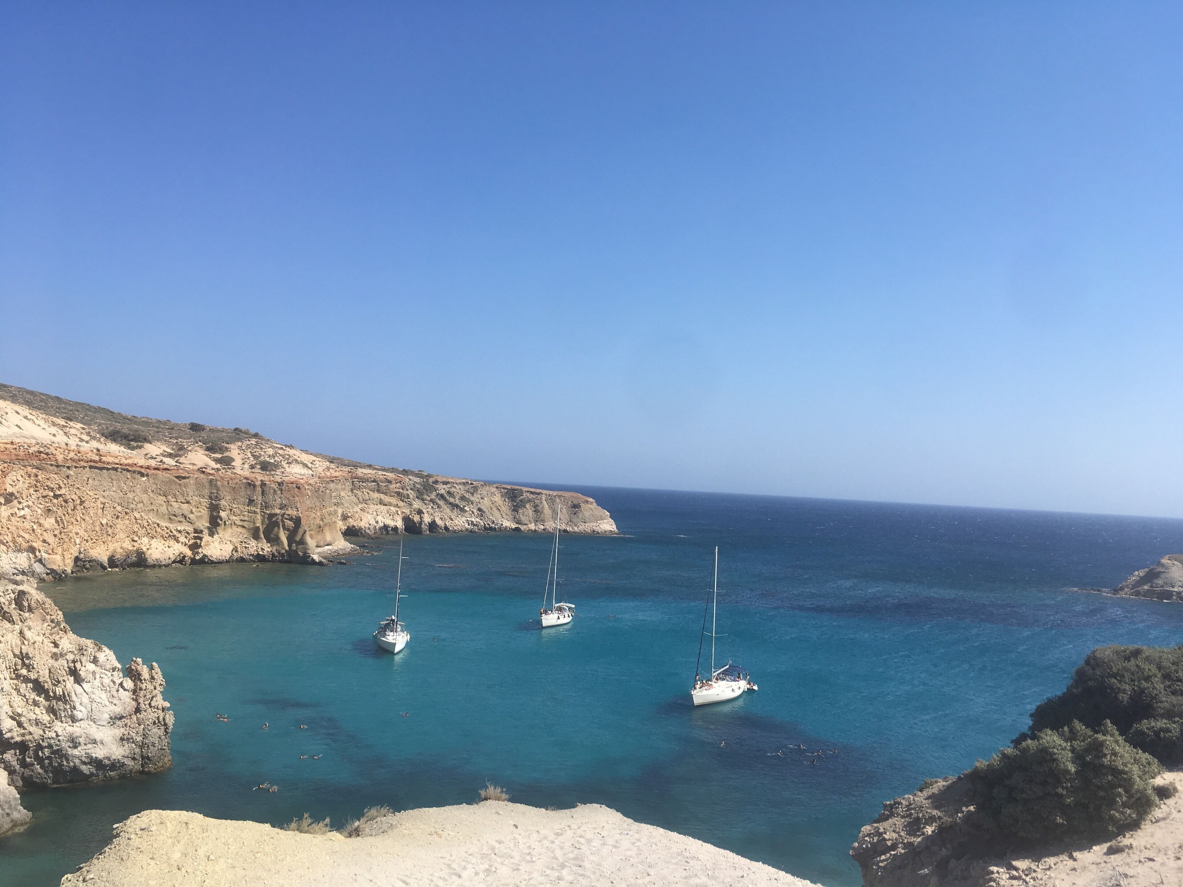 Wonderful small beach with turquoise sea 
Be careful, it’s difficult to access in it 
Take good shoes, no flip flop, and take water and something to eat in a backpack (more practical) because there is nothing in the beach
But then you will enjoy the view 
#greece 
#milos