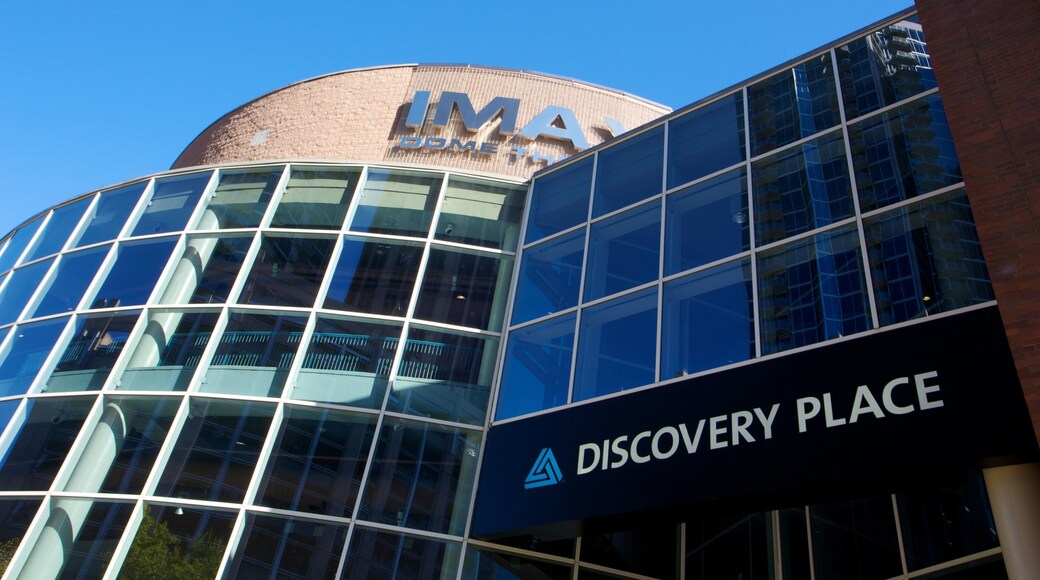 นอร์ทแคโรไลนา ซึ่งรวมถึง สถาปัตยกรรมสมัยใหม่ และ ป้าย