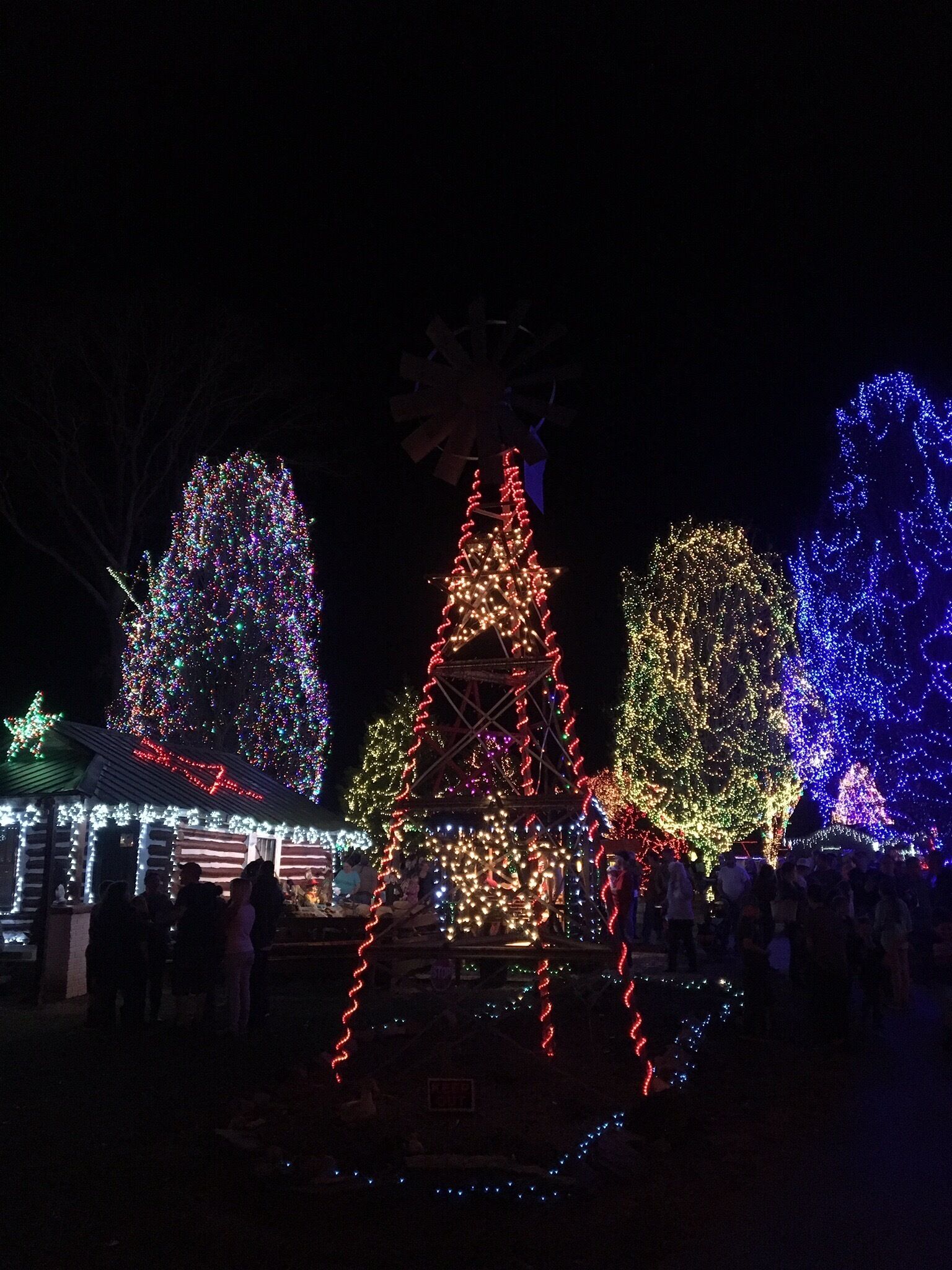 Nice family Christmas light show. It gets better every year.