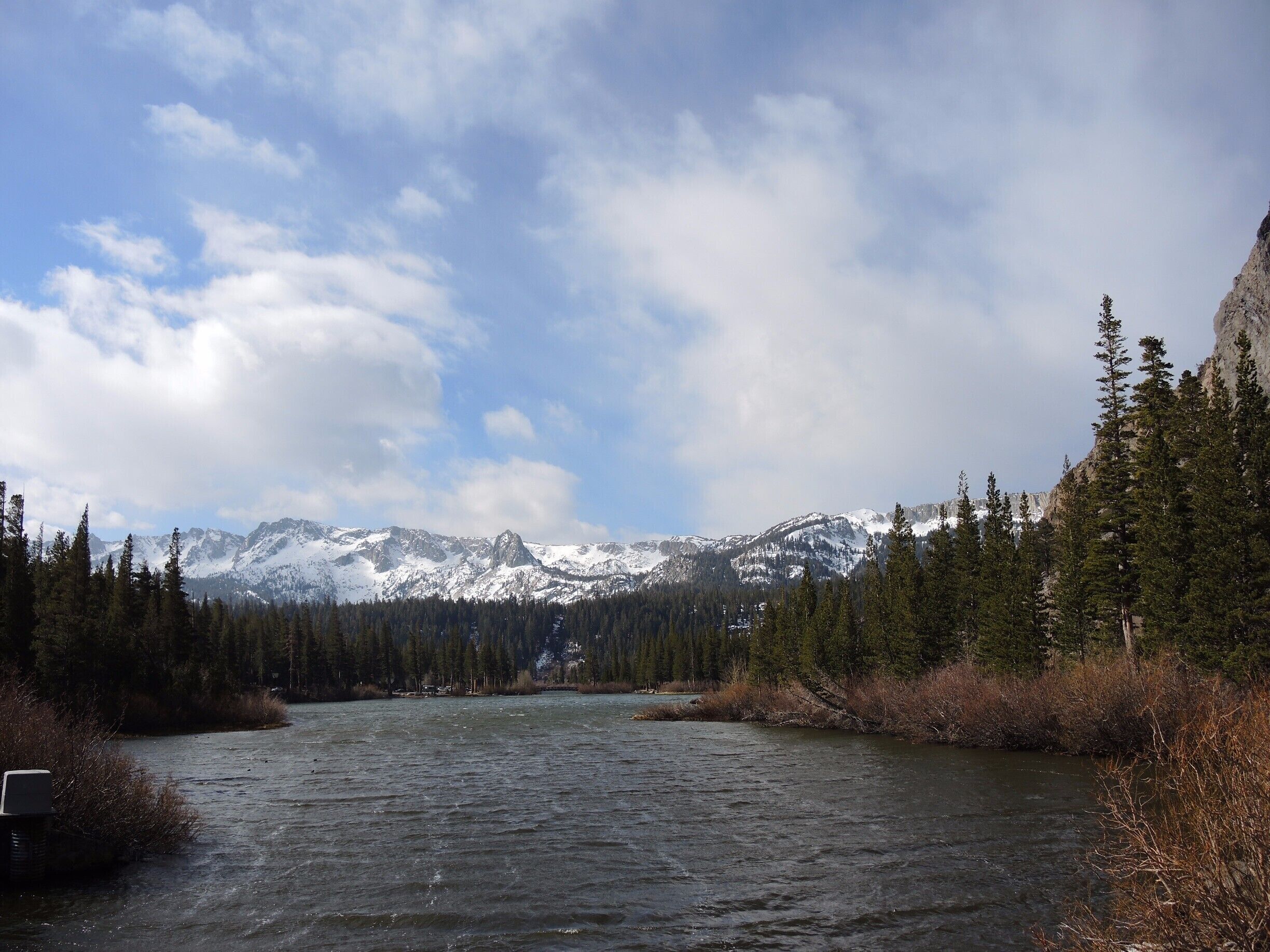 A windy day before snow falls at Twins lakes at Mammoth Lakes during our Spring break trip in 2015. 
#twinlakes@mammothlakes