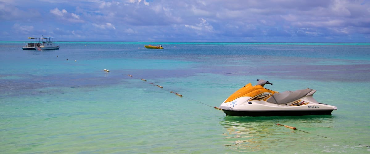 Mana Island showing general coastal views and jet skiing