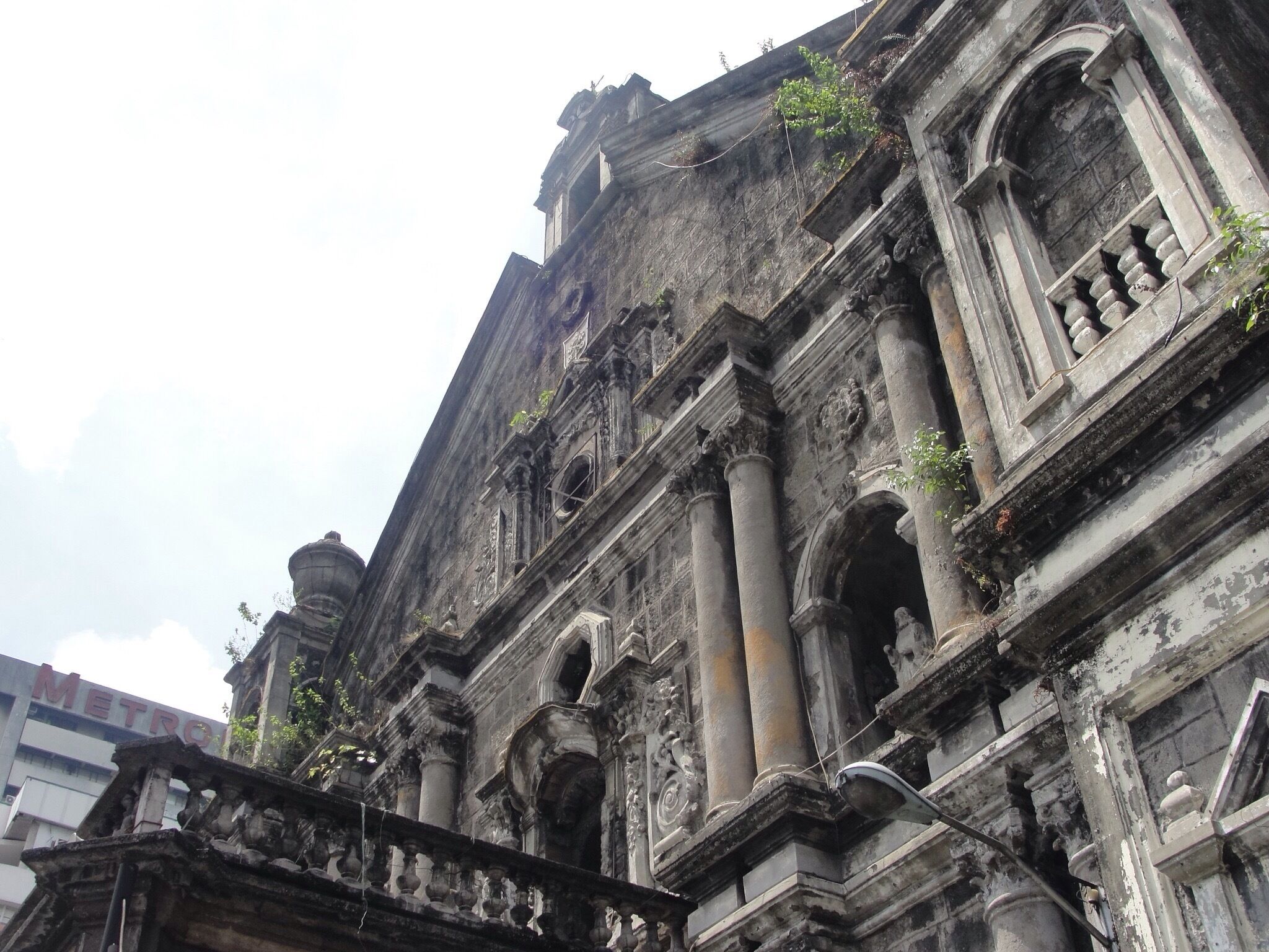 The Binondo Church is in the center of the Chinatown community in Manila Philippines. The Chinatown is the oldest in the world. The church is the Minor Basilica of San Lorenzo Ruiz - the first Filipino Saint. #architecture #Manila #Philippines 