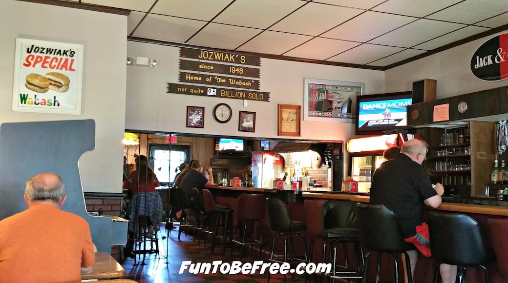 Looking for great Pizza & Hamburger "Wabash" You must stop here. Open since 1948.