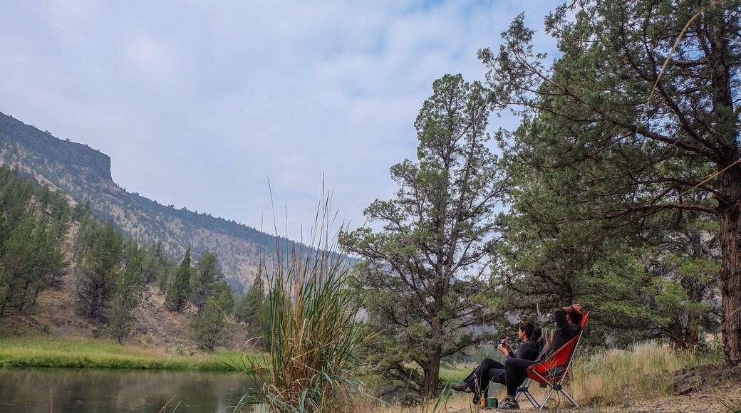Just the perfect #camping spot for the Jeep along the crooked river towards the Prineville Reservoir