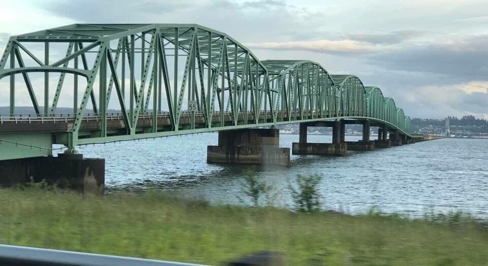 Bridge connecting Oregon and Washington at the mouth of the Columbia River