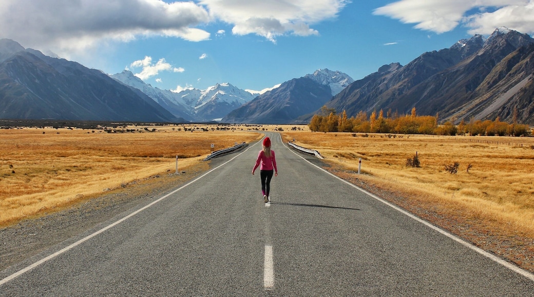 A land of wide open spaces, surrounded by towering peaks. Blessed with brilliant weather for our time here in Mount Cook!