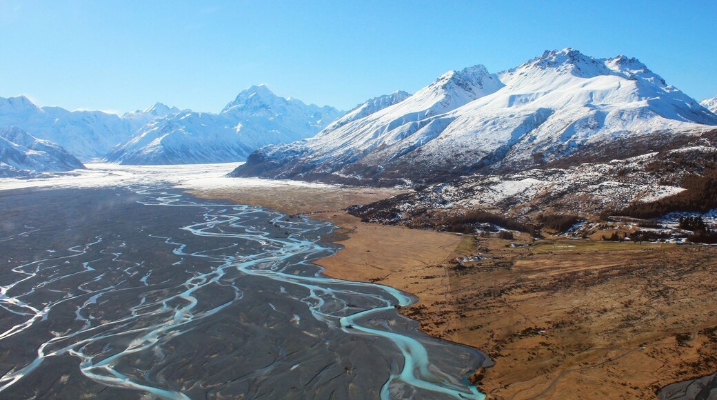 Flying over the braided rivers feeding into Lake Pukaki, getting an unreal perspective of Mount Cook and the snow covered village below with The Helicopter Line 🚁