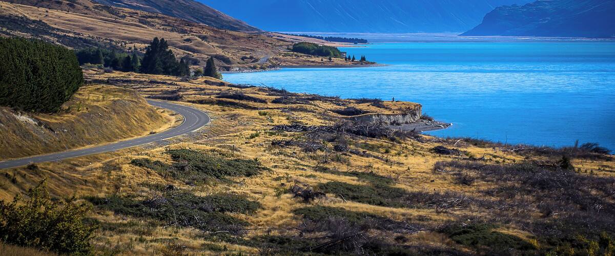 Travelling #ontheroad through NZ no trip is complete without taking this road along Lake Pukaki through to Mount Cook Village, an amazing spot for hiking or just relaxing in the hotel with amazing views of the mountains.