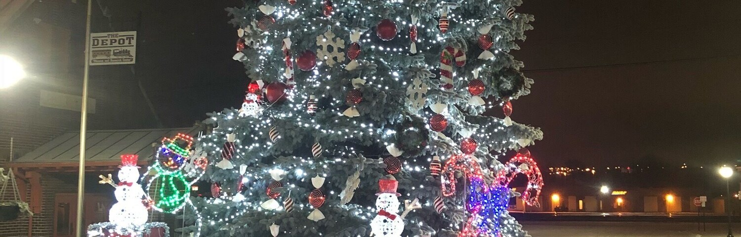 Downtown Minot getting in the Christmas spirit!