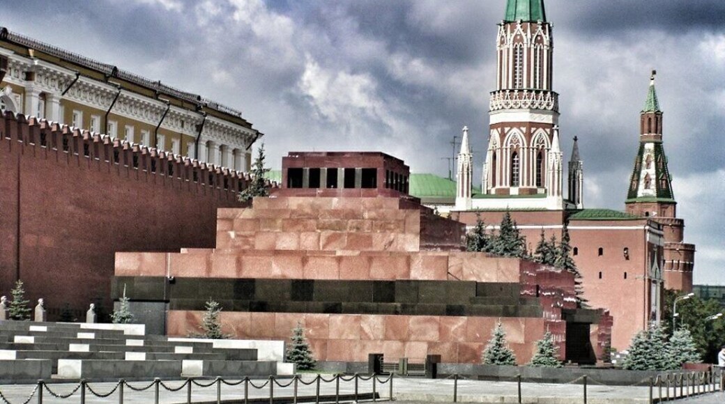 Long queue here so make sure you checked the hours of opening. Closed mostly on Friday and the afternoons!
Website: Lenin.ru
#russia #moscow
#architecture