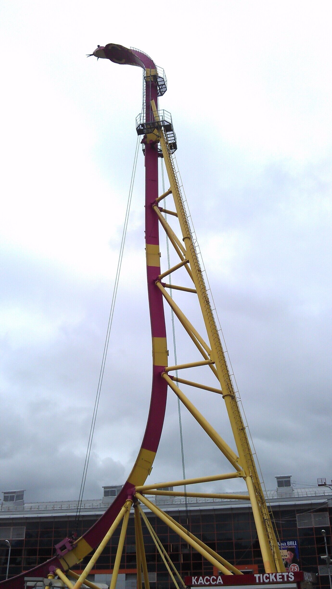 Attractionmania (AKA VVC Wheel Park) is a Moscow amusement park previously operated by the Russian ride manufacturer Pax.  The park suspended operations in 2015 but there are rumours that it may reopen.  The ferris wheel is still open (as of 2016).