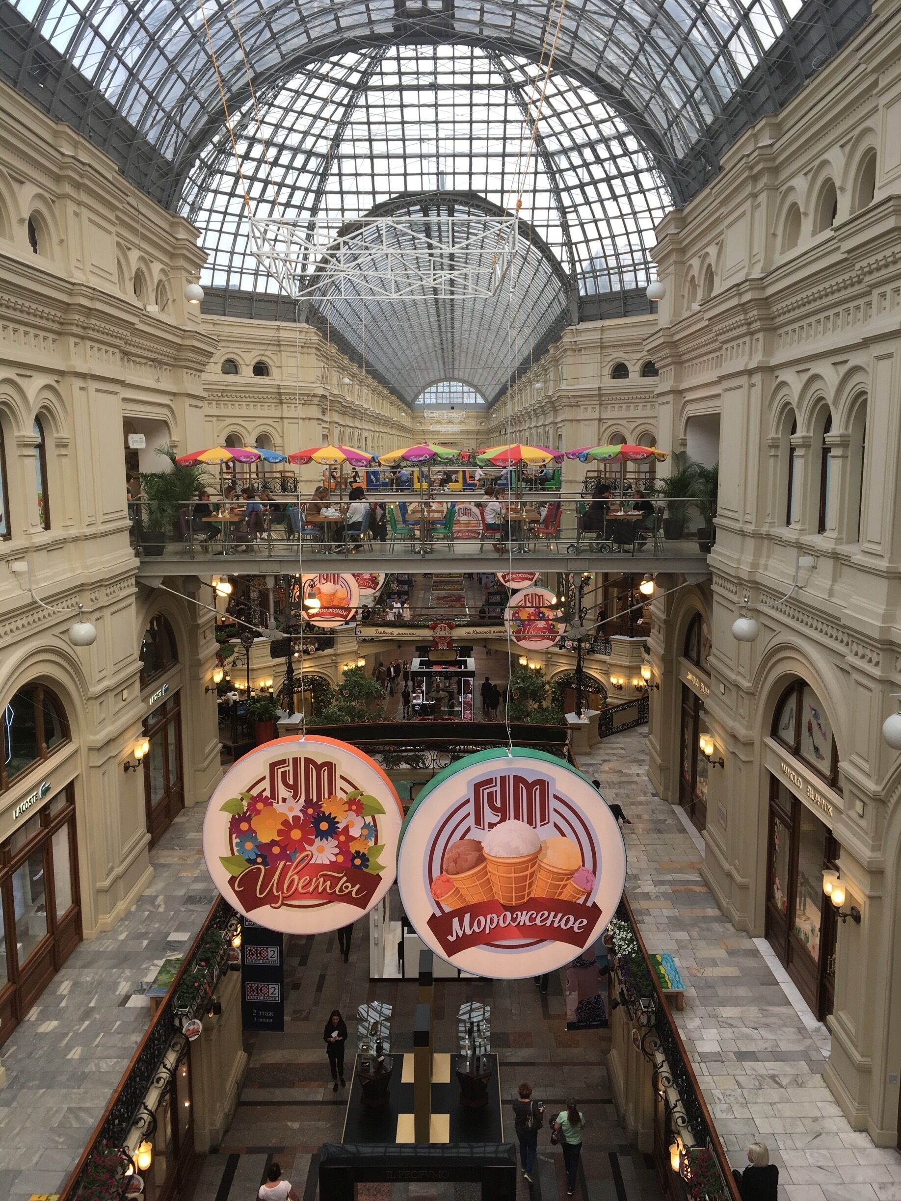 Wonderful mall, front of lenine memorial : ironic ?