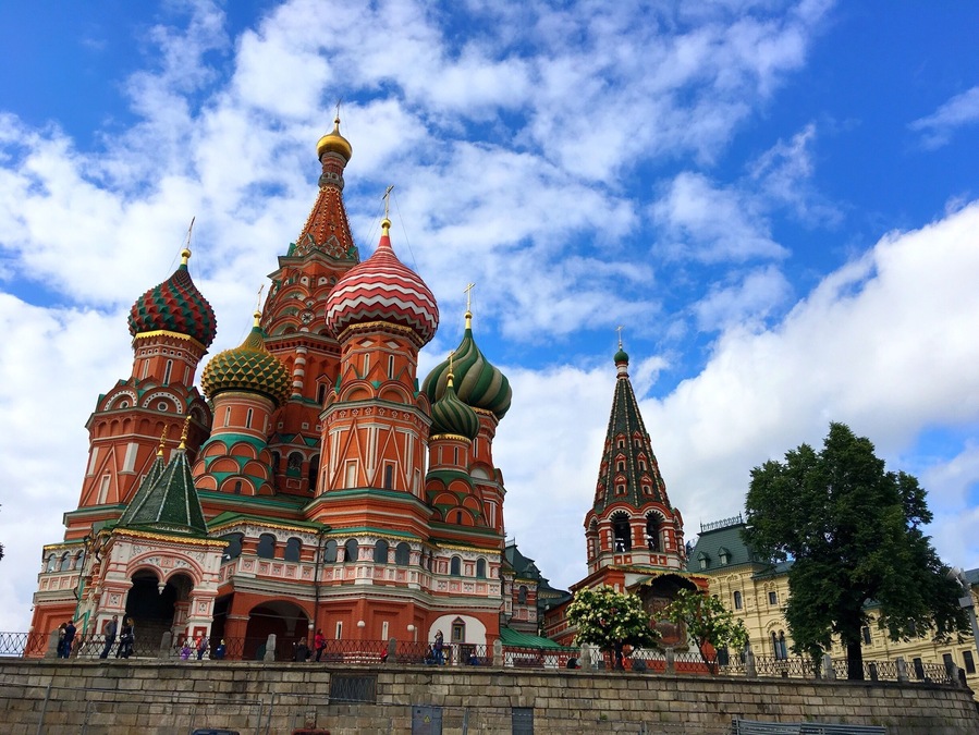 Onion-like domes with fancy #patterns, Saint Basil's Cathedral is the most iconic structure in #Moscow alongside with Kremlin.