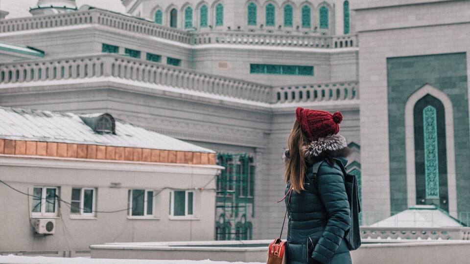 The recently reconstructed main Mosque in #Moscow has the capacity of 10,000 worshipers. However during major religious holidays, up to 100,000 also gather around outside! This beauty is located at the Prospekt Mira metro station.
Follow me for more: https://www.instagram.com/expatexplode/