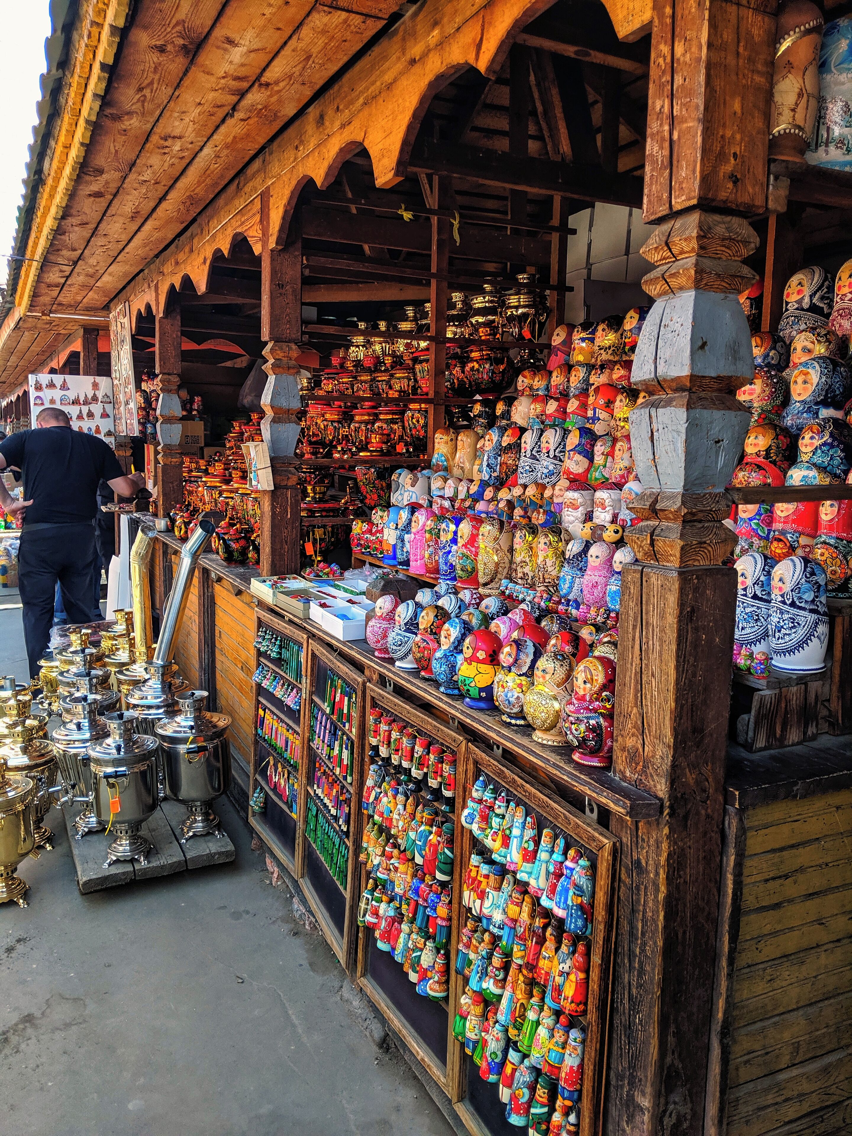The BEST market in Moscow for souvenirs and art. Hand painted and crafted by local Russian artists, you will find unique gifts. You can even meet the artists themselves who are often at the booths.
.
.
#russia #travel #traveltorussia #market #shop #exploretheworld #explorerussia #tourist #tourism #vacationvibes #vacation  #moscow #moscowrussia #russian #russianfederation #travelblogger #dolls #bloggers #russianmarket #nestingdolls #culture #cultures #cultural #newplaces #discover #discovernewplaces #love #beautiful #beauty #foodforward