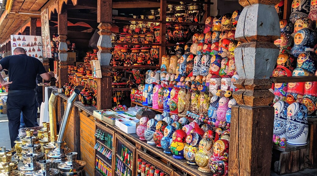 The BEST market in Moscow for souvenirs and art. Hand painted and crafted by local Russian artists, you will find unique gifts. You can even meet the artists themselves who are often at the booths.
.
.
#russia #travel #traveltorussia #market #shop #exploretheworld #explorerussia #tourist #tourism #vacationvibes #vacation #moscow #moscowrussia #russian #russianfederation #travelblogger #dolls #bloggers #russianmarket #nestingdolls #culture #cultures #cultural #newplaces #discover #discovernewplaces #love #beautiful #beauty #foodforward