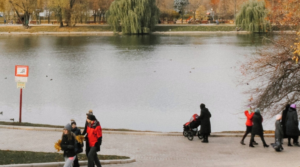 The lake just outside the convent has a beautiful view of the new financial district of Moscow, blending perfectly the old with the new.