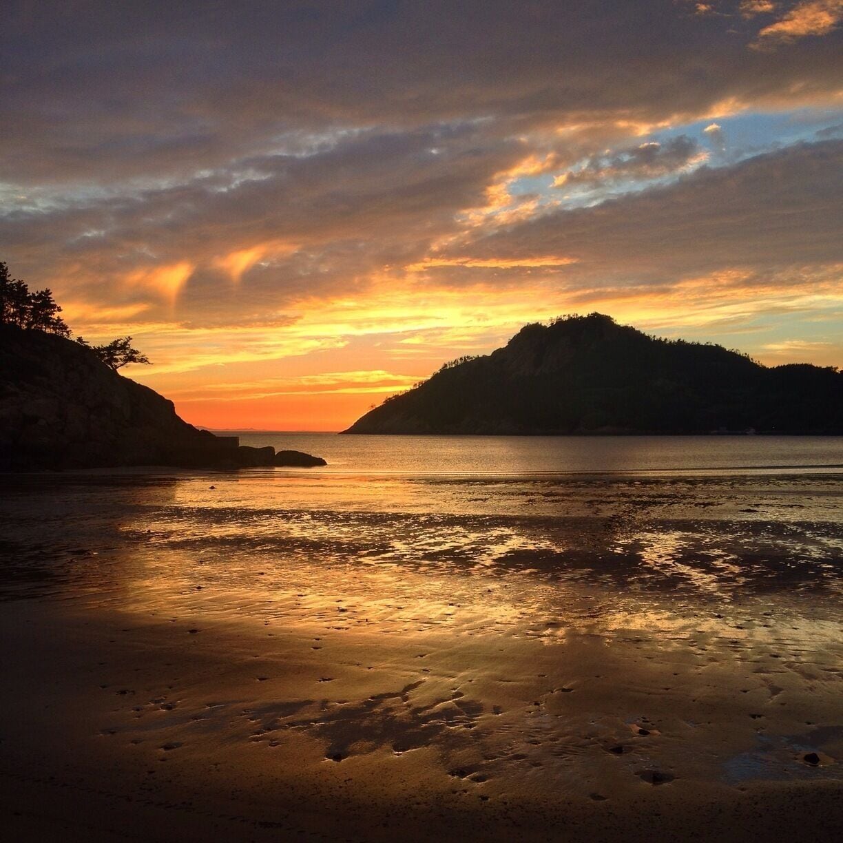 Uido, a beautiful island 3 hours off the coast of Mokpo offers breathtaking sunsets!