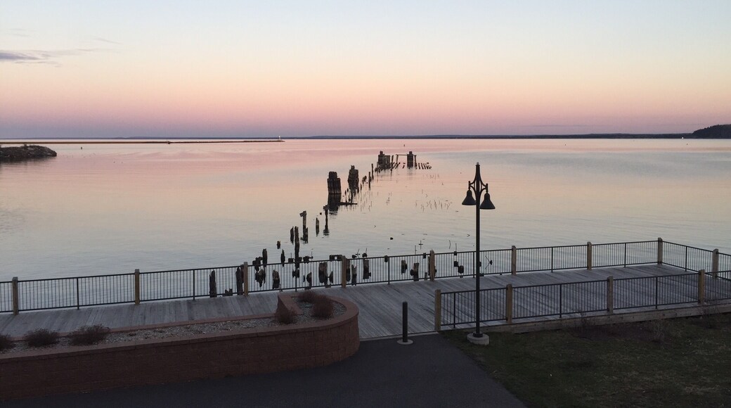 Last morning in Marquette Michigan, what a beautiful day to graduate from Northern Michigan University with my BFA 🤓