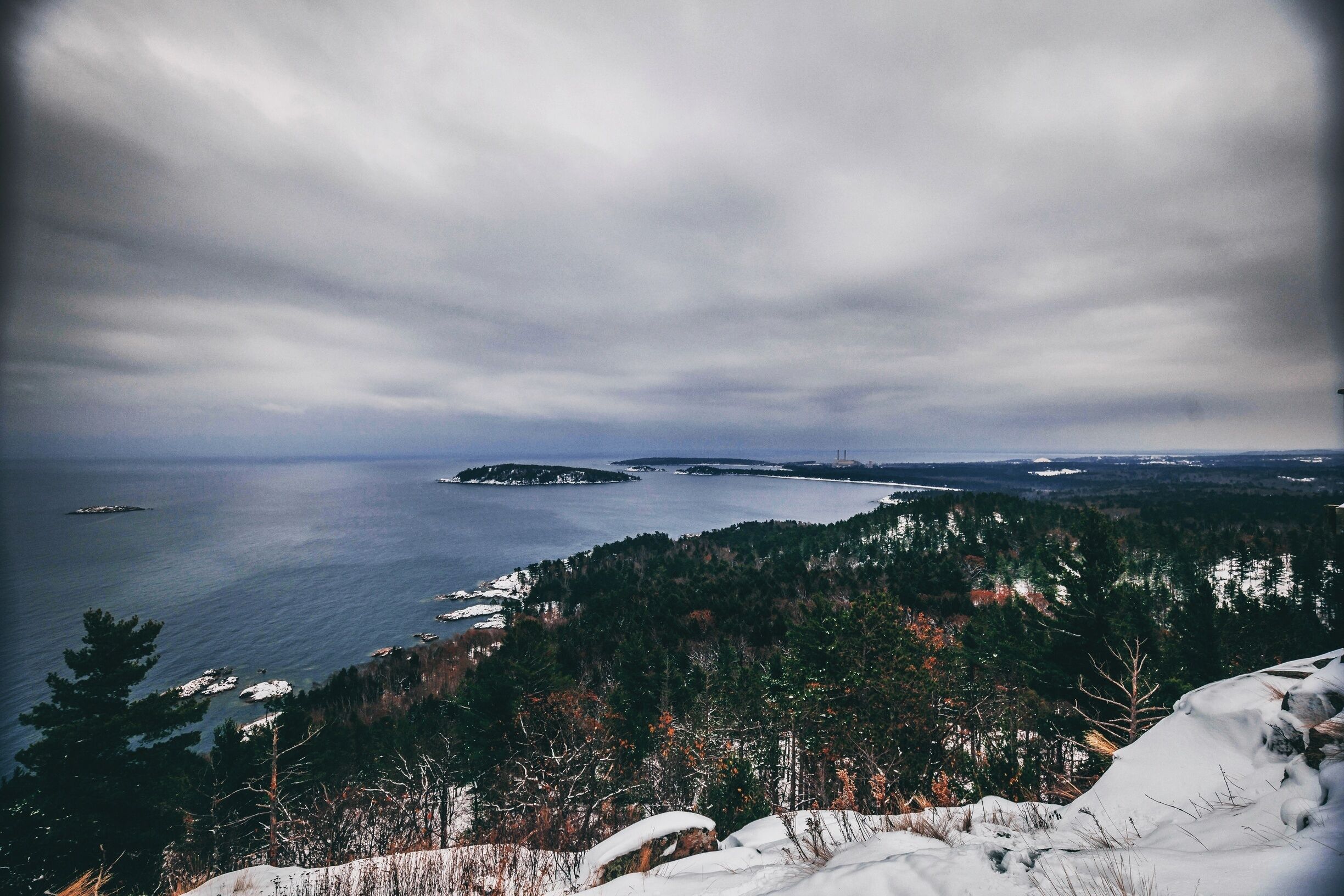 Looking out over lake Superior from this #mountain📷