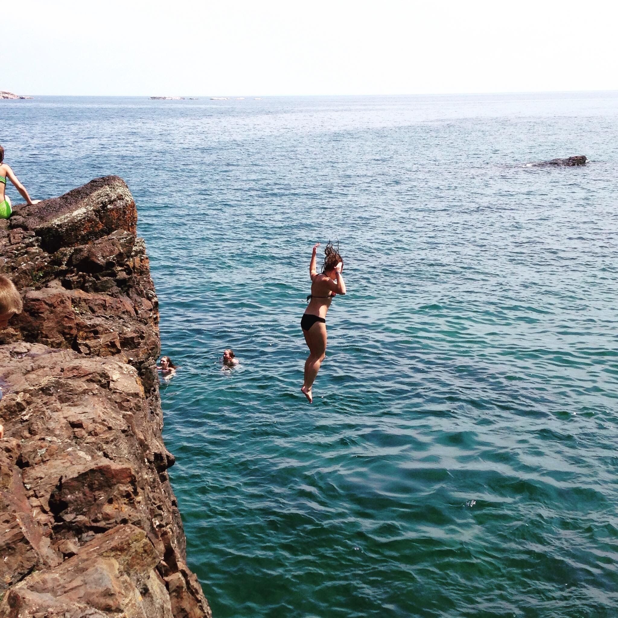 Black rocks jumps 