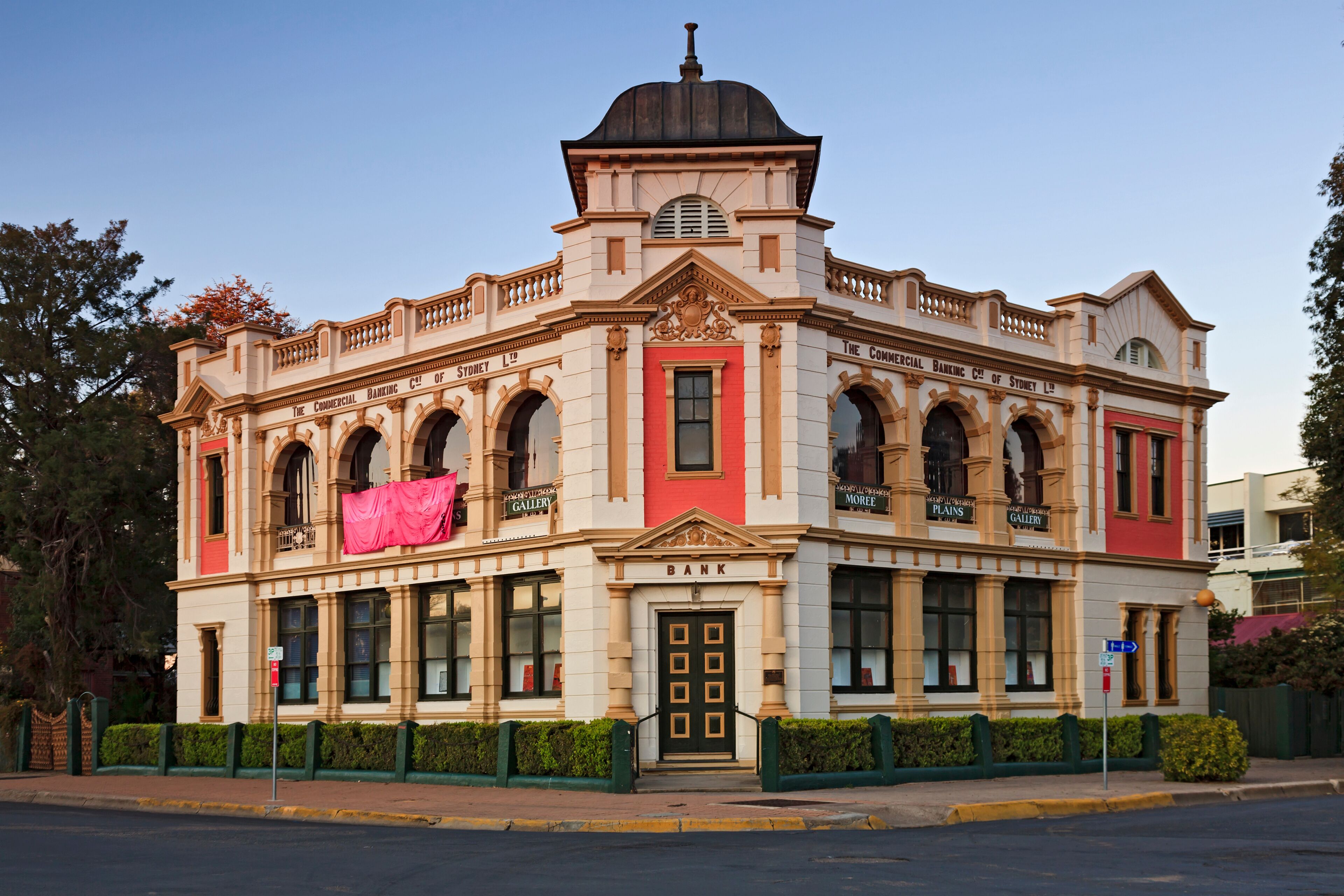 Moree bank building rise
