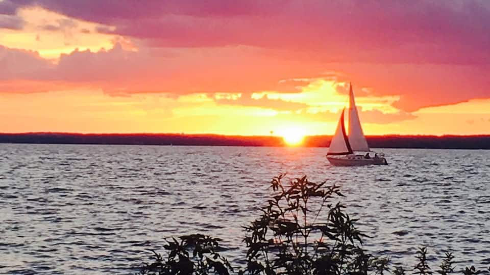 Madison,Wisconsin
Took this picture last year,July 2016.
Right next to the campus,beautiful walk across the city;)
#AquaTrove
