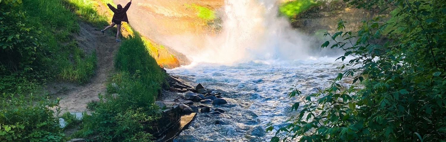 Cute waterfall in the depths of the park. Super easy access. They charge parking but if you drive down the block it’s not a far walk!
6•13•19