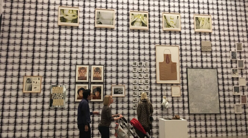 It took a few minutes before I realized this entire wall is made of butt pictures. 🤷🏽♀️