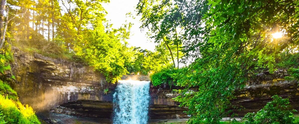 Waterfall oasis outside #minneapolis #minnesota #waterfall #nature #green #river #minnehaha