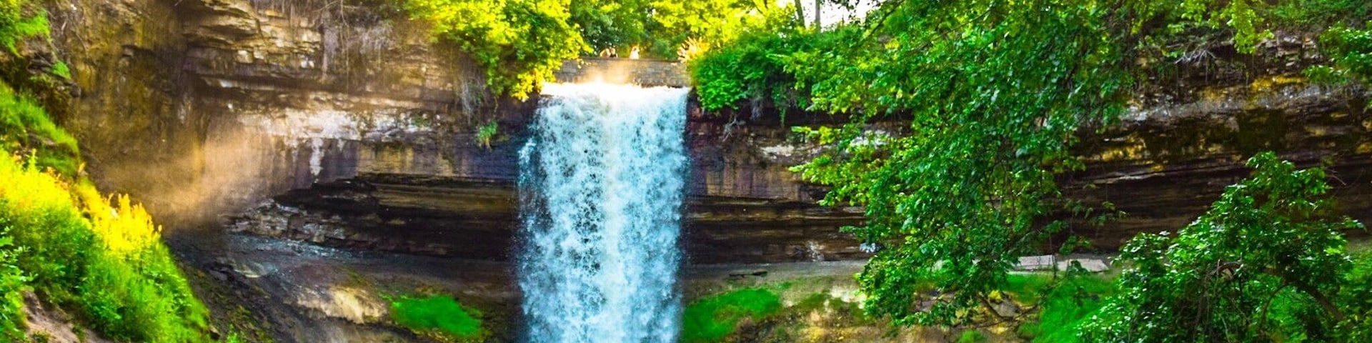 Waterfall oasis outside #minneapolis #minnesota #waterfall #nature #green #river #minnehaha