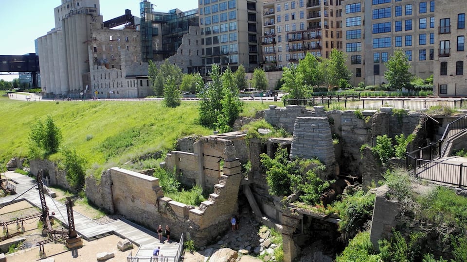 Mill Ruins Park is a park in downtown Minneapolis, Minnesota, United States, standing on the west side of Saint Anthony Falls on the Mississippi River. The park interprets the history of flour milling in Minneapolis and shows the ruins of several flour mills, built between 1859 and the mid-1890s, that were abandoned.
#ruins #OnTheRoad