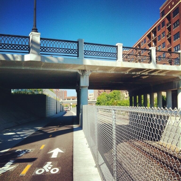 The bicycle path system in Minneapolis and Minnesota is the most extensive in the US. This path runs along the railroad tracks downtown near the Mississippi River, and connects to trails that circle the city or take you to western suburbs past Hopkins to Eden Prairie. 