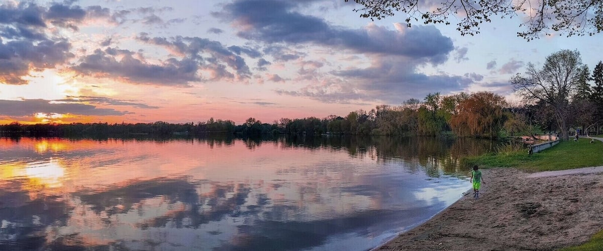 Sunsets are spectacular here... 
http://joycedz.com/portfolio/simplicity/