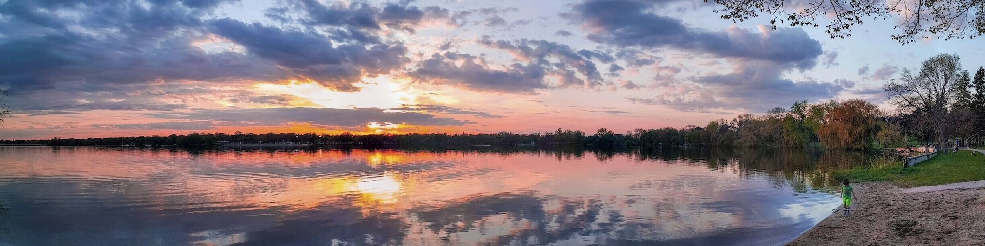 Sunsets are spectacular here...
http://joycedz.com/portfolio/simplicity/