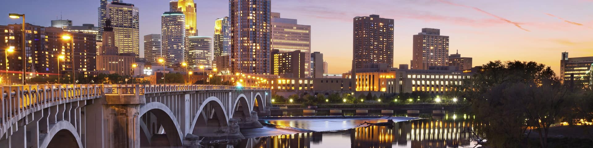 Minneapolis. Image of Minneapolis downtown skyline at sunset