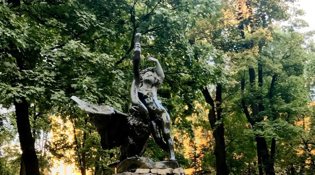 Minsk, interesting city, the style of the buildings and the atmosphere. After Ukraine, I can say it’s a different country. (More pictures coming...)
-———
Minsk, ville intéressante, le style des bâtiments et l'atmosphère. Après l'Ukraine, je peux dire que c'est un pays différent. (Plus de photos à venir...)