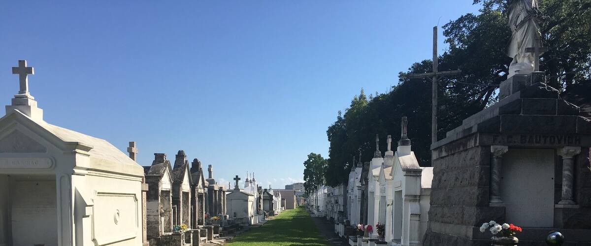 Beautiful cemetery open to tours.