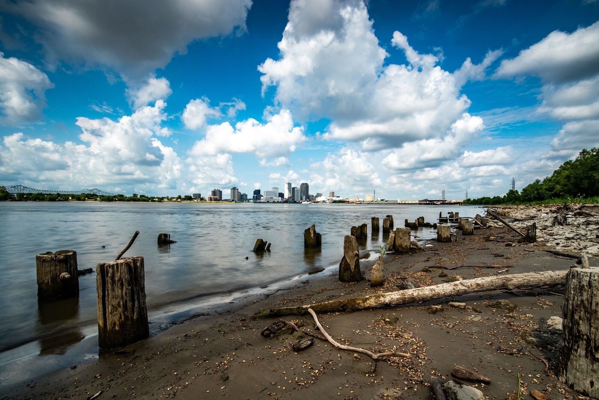 Nice city landscape of New Orleans! Very smelly on the shoreline!