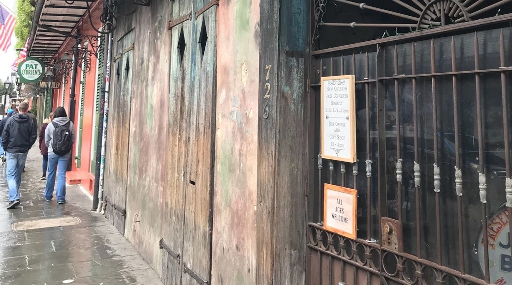 Worth booking in advance to avoid queues- catching the hall band is a must do while here!