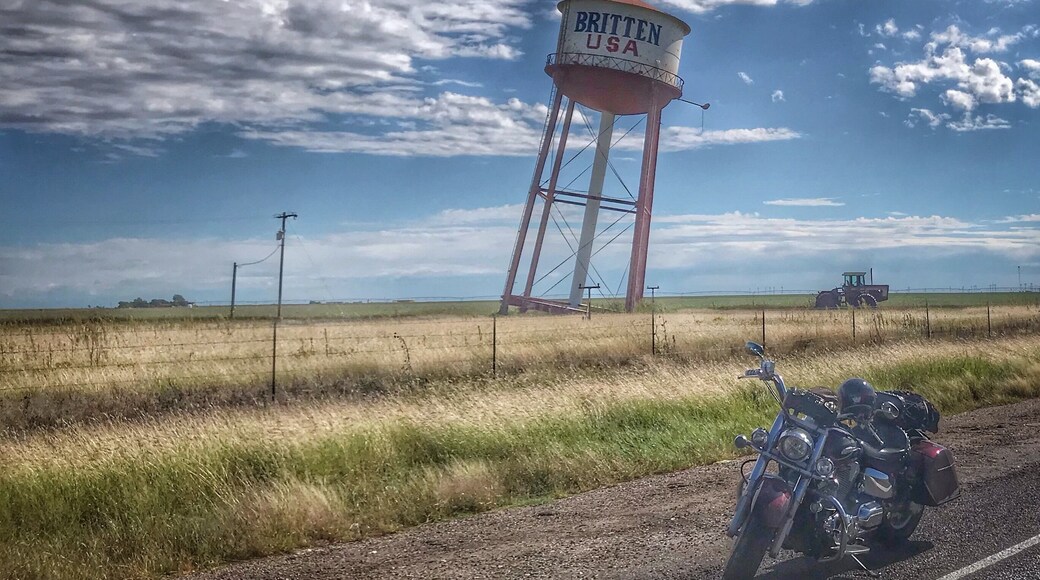 The Leaning Tower of Texas. Story goes the Tower was installed by Ralph Britten, who used it as a gimmick to get motorists on the old stretch of Route 66 to stop at his truck stop. If you're into roadside oddities it's well worth a few minutes of your day to stop, check it out and pop off a few pictures.